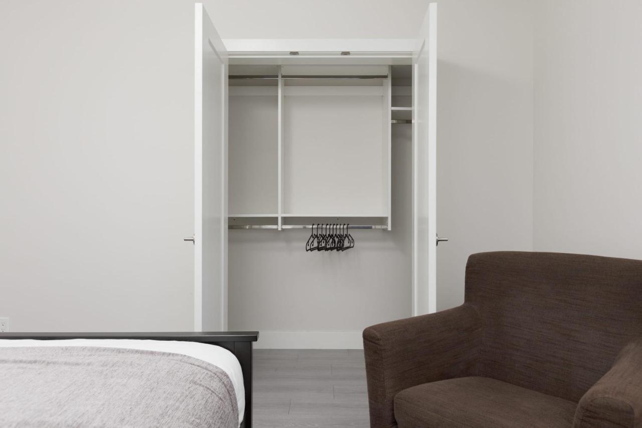 Tastefully Furnished And Newly Updated 2 Bd Central Lynn Valley North Vancouver Villa Exterior photo